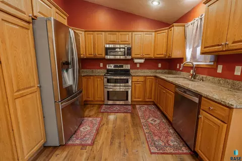 Kitchen - 1920 E Tracy Ln, Sioux Falls, SD 57103 photo 1 of 1