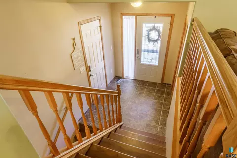 Entry Way - 1920 E Tracy Ln, Sioux Falls, SD 57103 photo 2 of 2