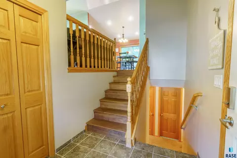 Entry Way - 1920 E Tracy Ln, Sioux Falls, SD 57103 photo 1 of 2