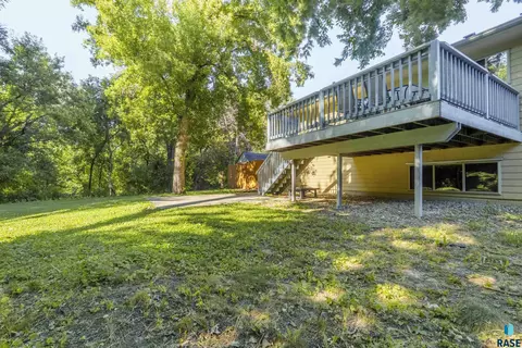 Exterior - 1920 E Tracy Ln, Sioux Falls, SD 57103 photo 8 of 11