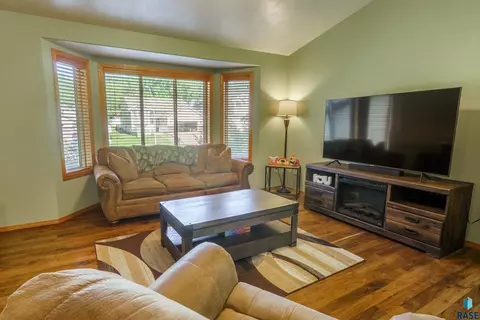 Living - 1920 E Tracy Ln, Sioux Falls, SD 57103 photo 2 of 2