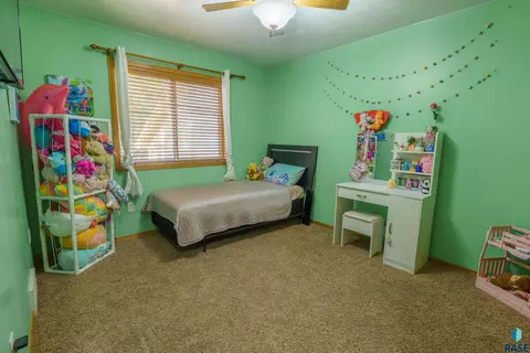 Bedroom - 1920 E Tracy Ln, Sioux Falls, SD 57103 photo 2 of 3