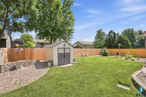 Exterior - 6600 W 56th St, Sioux Falls, SD 57106 photo 4 of 11