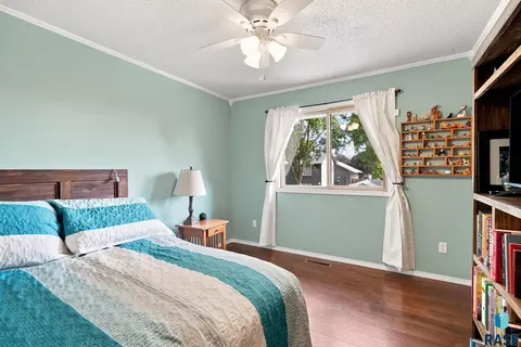 Bedroom - 6600 W 56th St, Sioux Falls, SD 57106 photo 5 of 9