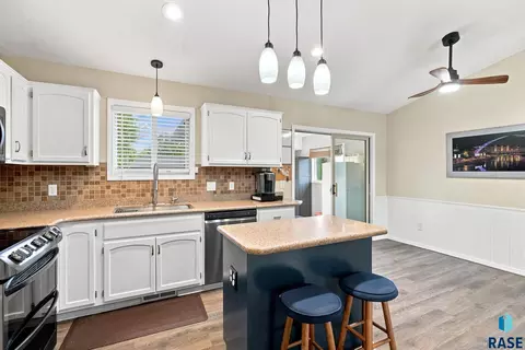 Kitchen - 6600 W 56th St, Sioux Falls, SD 57106 photo 3 of 4