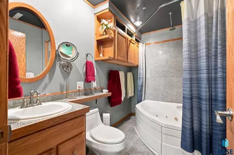 Bath - 6600 W 56th St, Sioux Falls, SD 57106 photo 2 of 4