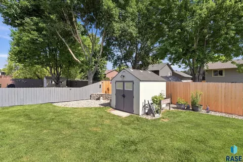 Exterior - 6600 W 56th St, Sioux Falls, SD 57106 photo 3 of 11