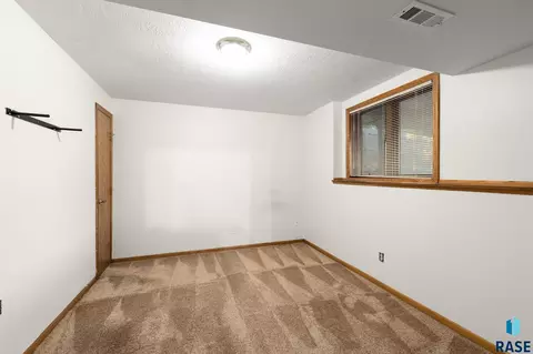 Bedroom - 1108 E Dove Trl, Sioux Falls, SD 57108 photo 7 of 8