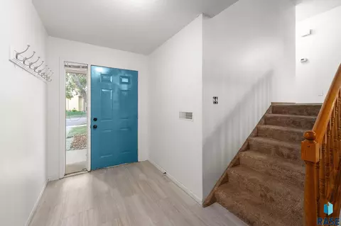 Entry Way - 1108 E Dove Trl, Sioux Falls, SD 57108 photo 1 of 1