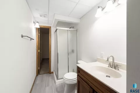 Bath - 1108 E Dove Trl, Sioux Falls, SD 57108 photo 3 of 3