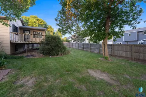 Exterior - 1108 E Dove Trl, Sioux Falls, SD 57108 photo 5 of 5