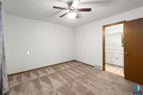 Bedroom - 1108 E Dove Trl, Sioux Falls, SD 57108 photo 3 of 8