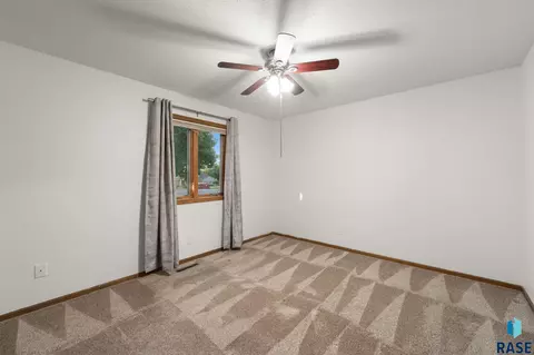 Bedroom - 1108 E Dove Trl, Sioux Falls, SD 57108 photo 1 of 8