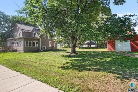Exterior - 420 W 7th St, Canton, SD 57013 photo 3 of 5