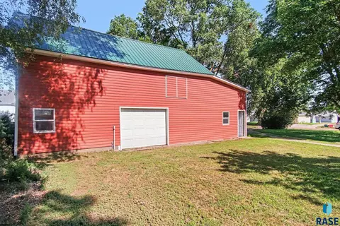 Exterior - 420 W 7th St, Canton, SD 57013 photo 4 of 5