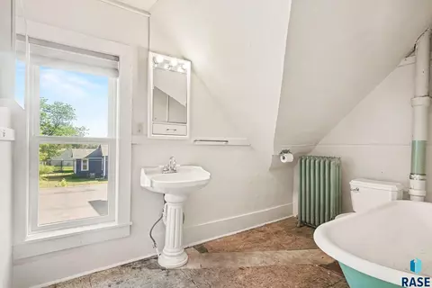 Bath - 420 W 7th St, Canton, SD 57013 photo 2 of 2