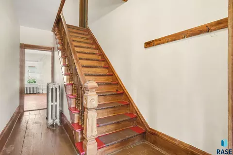 Entry Way - 420 W 7th St, Canton, SD 57013 photo 2 of 3