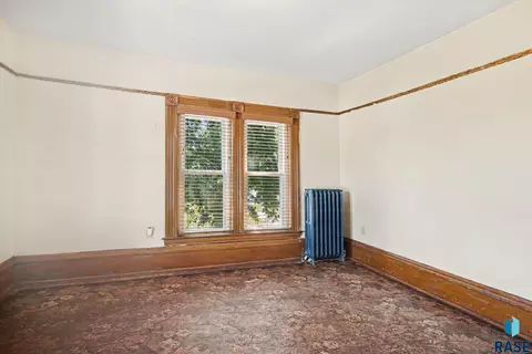 Bedroom - 420 W 7th St, Canton, SD 57013 photo 8 of 9