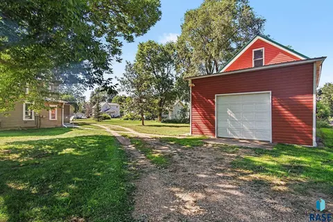 Exterior - 420 W 7th St, Canton, SD 57013 photo 5 of 5