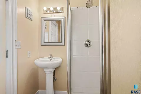 Bath - 420 W 7th St, Canton, SD 57013 photo 1 of 2