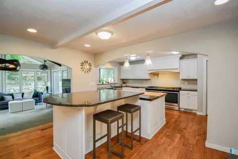 Kitchen - Edgewood Rd, Sioux Falls, SD 57103 photo 1 of 4