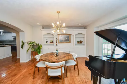 Dining - Edgewood Rd, Sioux Falls, SD 57103 photo 2 of 3