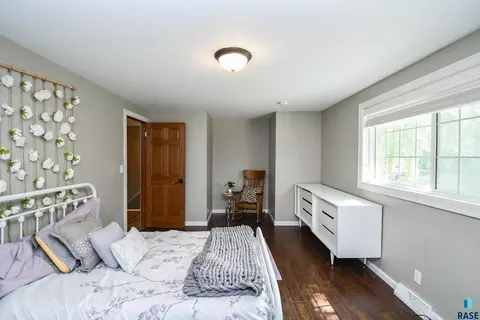 Bedroom - Edgewood Rd, Sioux Falls, SD 57103 photo 3 of 8