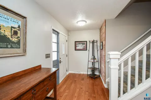 Entry Way - Edgewood Rd, Sioux Falls, SD 57103 photo 1 of 1