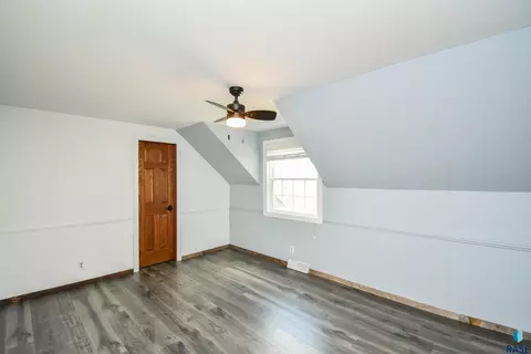 Bedroom - Edgewood Rd, Sioux Falls, SD 57103 photo 6 of 8