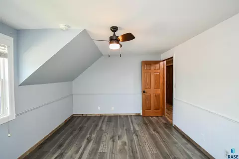 Bedroom - Edgewood Rd, Sioux Falls, SD 57103 photo 7 of 8