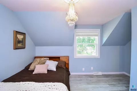 Bedroom - Edgewood Rd, Sioux Falls, SD 57103 photo 5 of 8