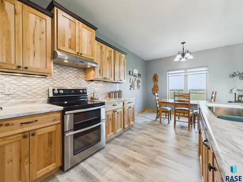 Kitchen - 47504 Pony Meadow Ct, Renner, SD 57055 photo 4 of 6