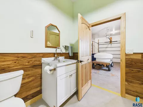 Bath - 47504 Pony Meadow Ct, Renner, SD 57055 photo 7 of 7