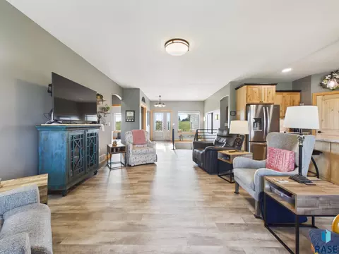 Living - 47504 Pony Meadow Ct, Renner, SD 57055 photo 2 of 11