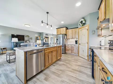 Kitchen - 47504 Pony Meadow Ct, Renner, SD 57055 photo 1 of 6