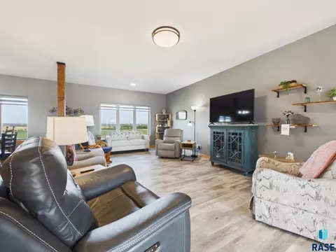 Living - 47504 Pony Meadow Ct, Renner, SD 57055 photo 4 of 11