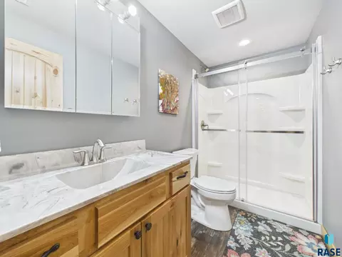 Bath - 47504 Pony Meadow Ct, Renner, SD 57055 photo 1 of 7