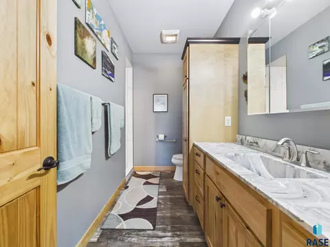 Bath - 47504 Pony Meadow Ct, Renner, SD 57055 photo 3 of 7