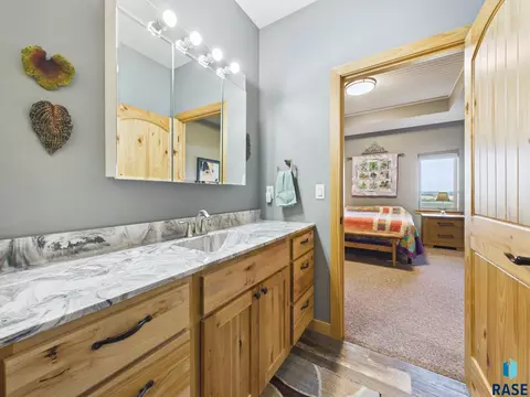 Bath - 47504 Pony Meadow Ct, Renner, SD 57055 photo 4 of 7