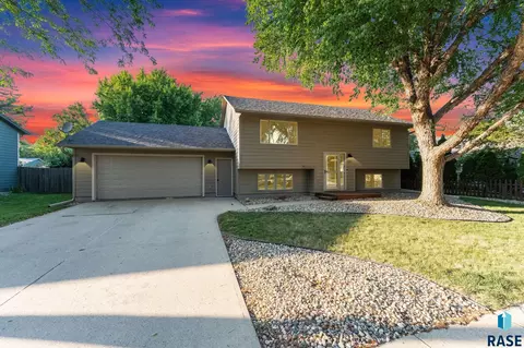 104 W Birchwood Dr, Brandon, SD 57005