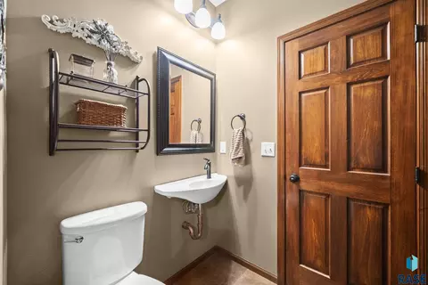 Bath - 3708 E Wakefield Cir, Sioux Falls, SD 57103 photo 1 of 5