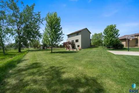 Exterior - 3708 E Wakefield Cir, Sioux Falls, SD 57103 photo 7 of 9