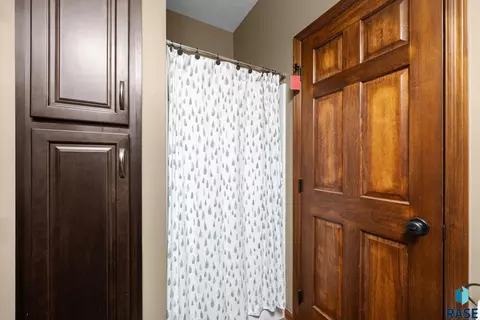 Bath - 3708 E Wakefield Cir, Sioux Falls, SD 57103 photo 2 of 5