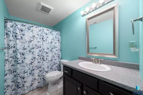 Bath - 3708 E Wakefield Cir, Sioux Falls, SD 57103 photo 5 of 5