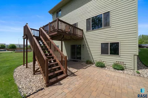 Exterior - 3708 E Wakefield Cir, Sioux Falls, SD 57103 photo 5 of 9
