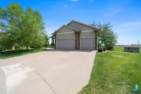Exterior - 3708 E Wakefield Cir, Sioux Falls, SD 57103 photo 9 of 9