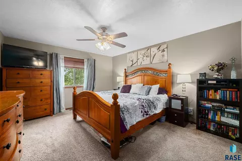 Bedroom - 3708 E Wakefield Cir, Sioux Falls, SD 57103 photo 2 of 7
