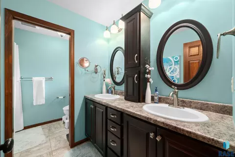 Bath - 3708 E Wakefield Cir, Sioux Falls, SD 57103 photo 3 of 5