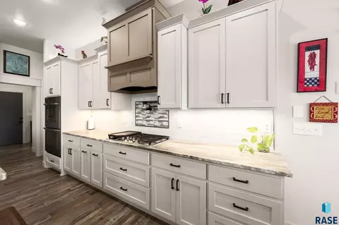Kitchen - 2440 N Alberta Trl, Tea, SD 57064 photo 7 of 8