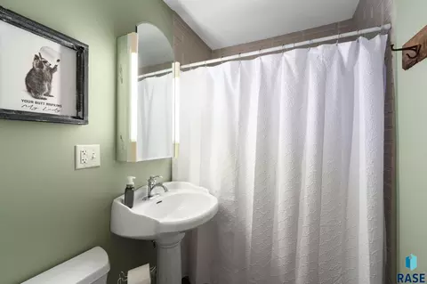 206 E 4th St, Dell Rapids, SD 57022 photo 6